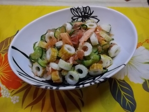 ピンクがかわいい きゅうりとちくわと鮭のサラダ レシピ 作り方 By Pekopeko Chan 楽天レシピ ピンクがかわいい きゅうりとちくわと鮭のサラダ レシピ 作り方 By Pekopeko Chan 楽天レシピ