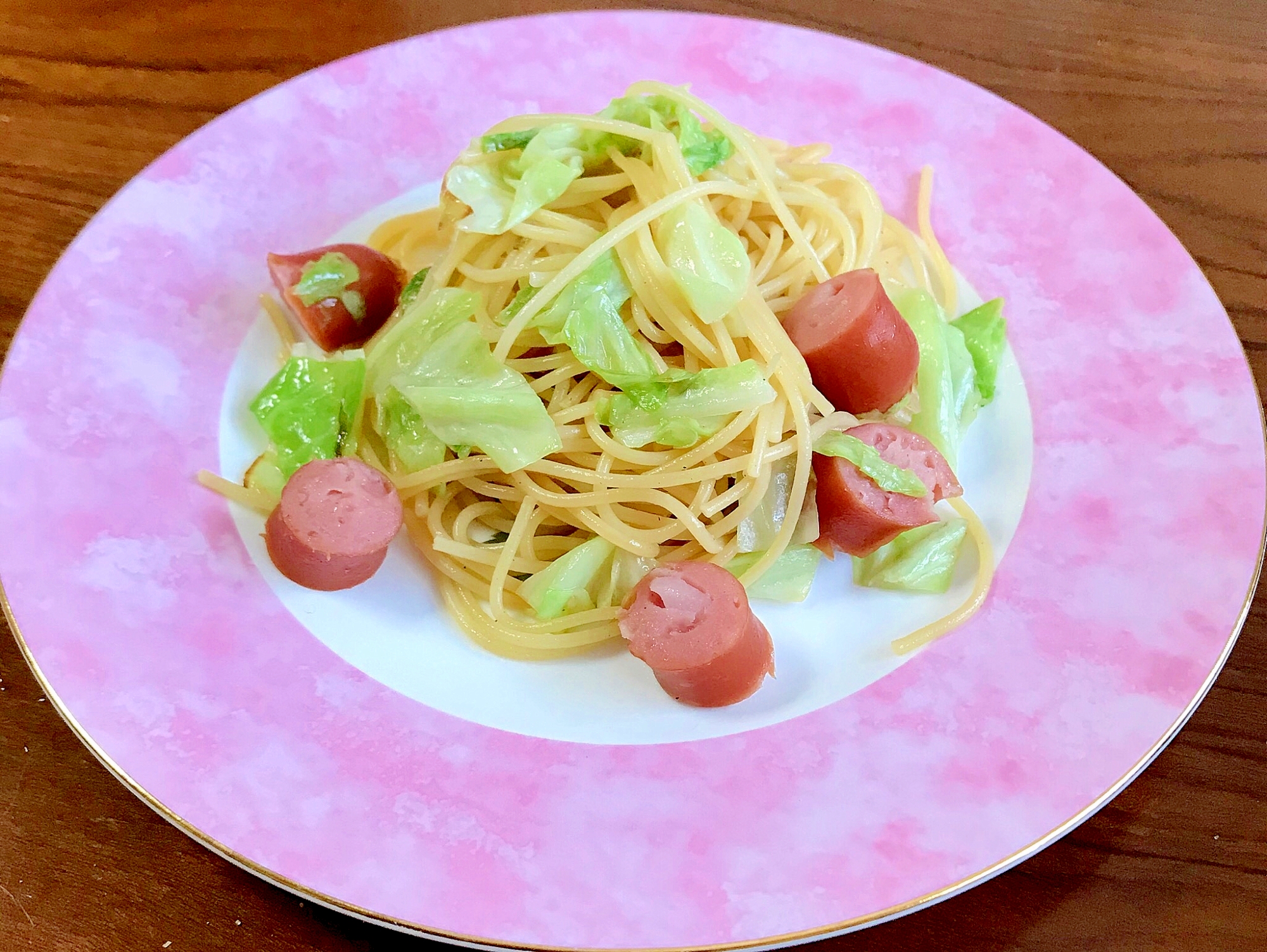 キャベツとウィンナーのコンソメパスタ