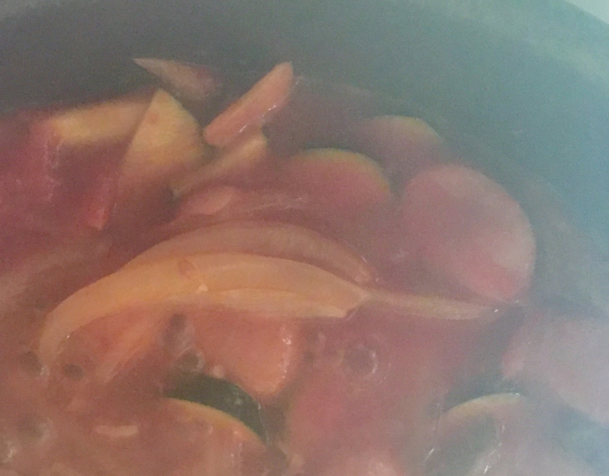 ズッキーニとたまねぎとウインナーのトマトスープ