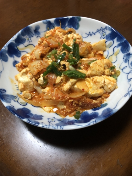 ご飯がすすむ☆キムチと豆腐の炒め物