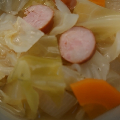 ポカポカ♡たっぷりキャベツとソーセージのスープ