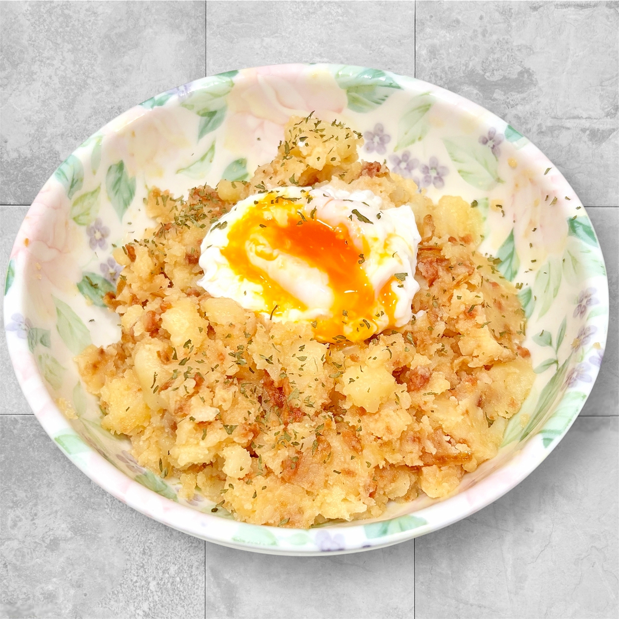 デリ風！フライドオニオンとベーコンのポテトサラダ