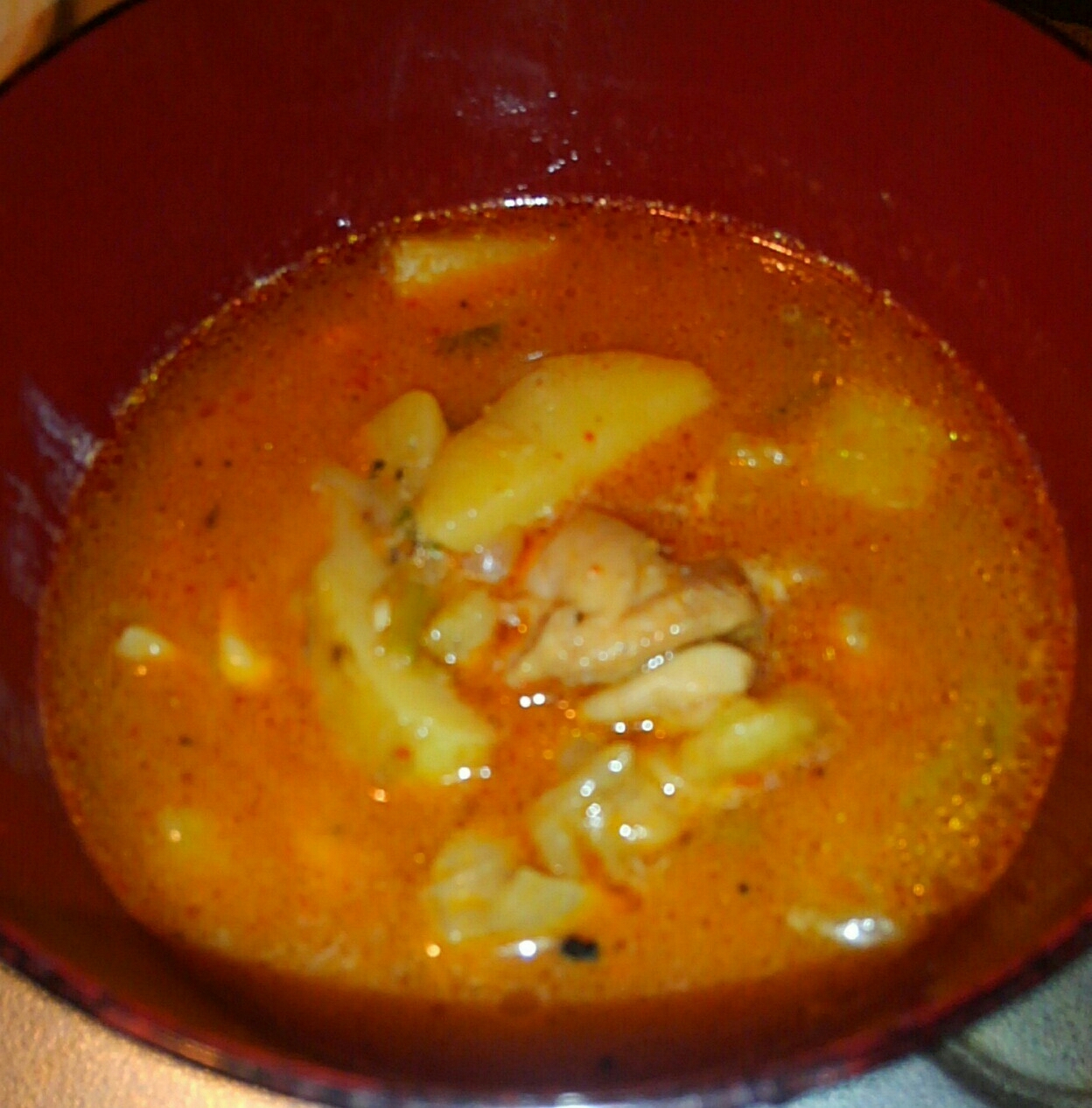 ピリ辛鶏肉スープ