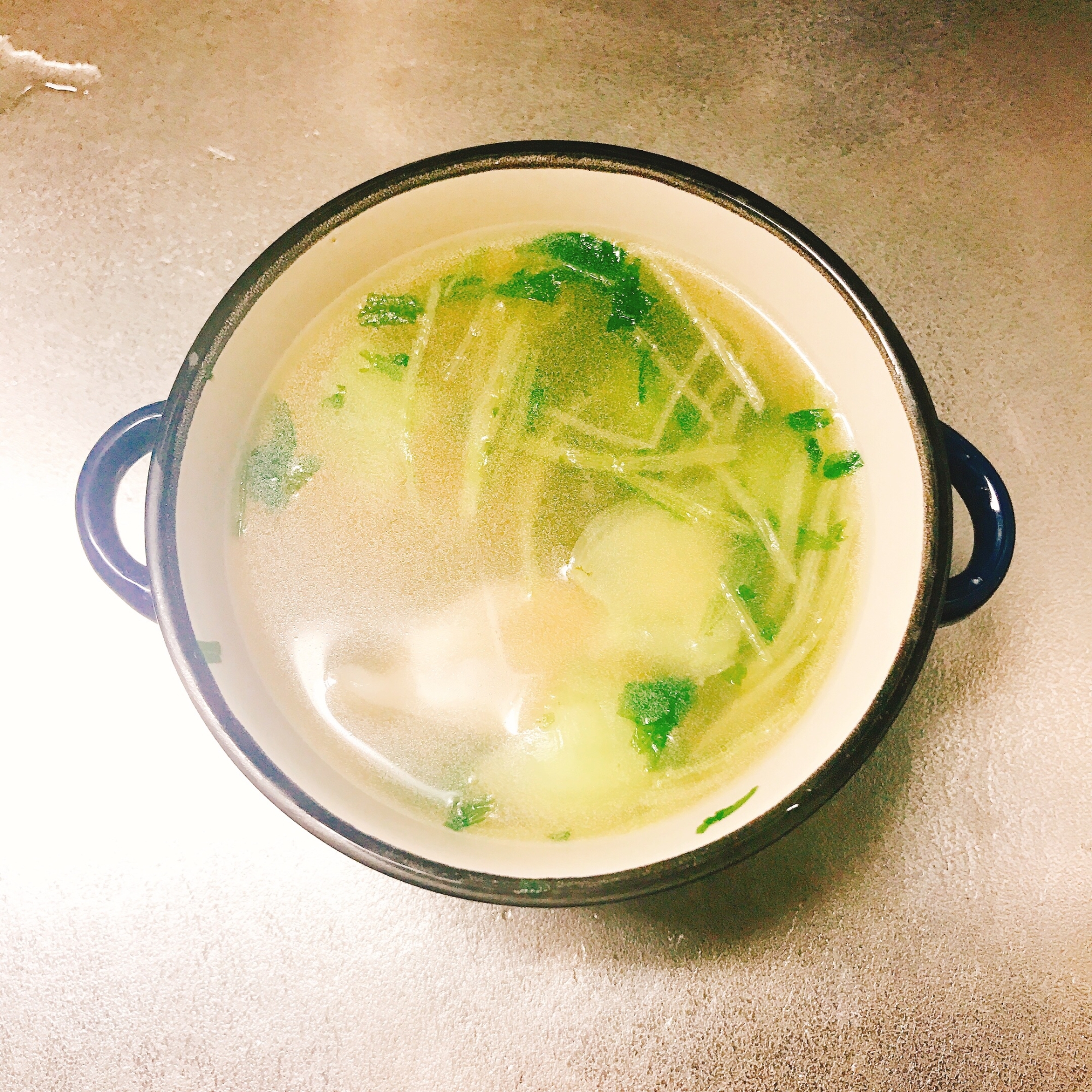 つるんと美味しい水餃子スープ