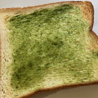 休みだったので、ブランチに頂きました。
青汁臭さも無くて美味しかったです(*´ｰ`*)