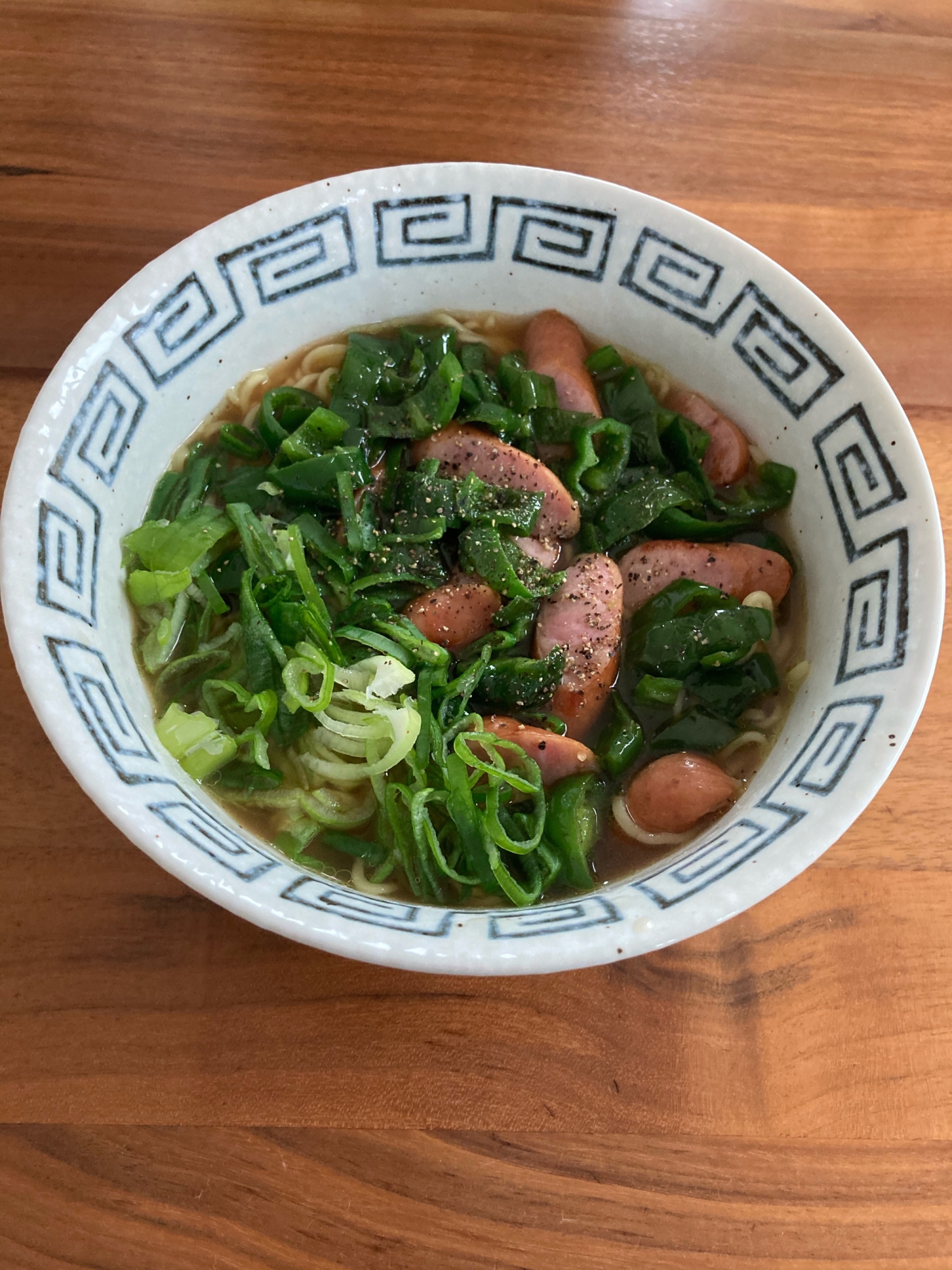 ピーマンとウインナーの醤油ラーメン