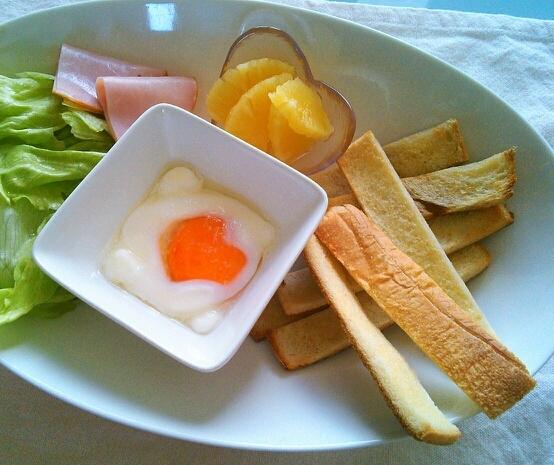 食パンの耳カリもちっ♪トロ玉につけて食べて～♡