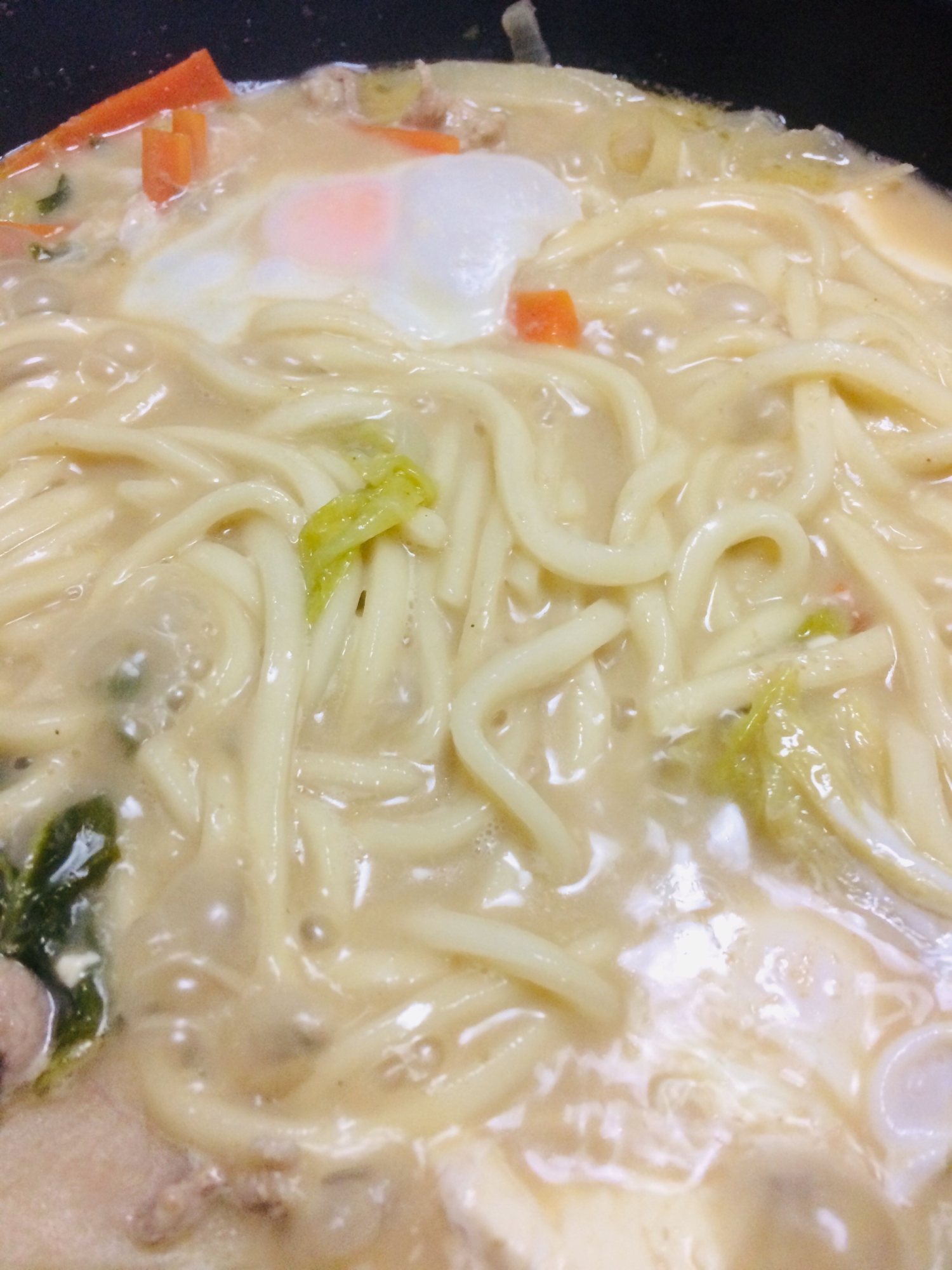 野菜と卵のゴマ豆乳うどん