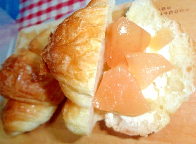 クロワッサンでクリームチーズ＆しっとり林檎サンド