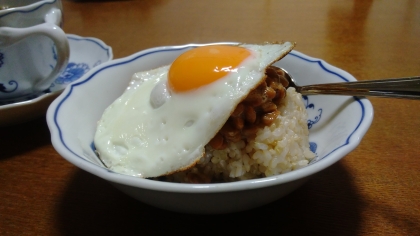 目玉焼き納豆ご飯