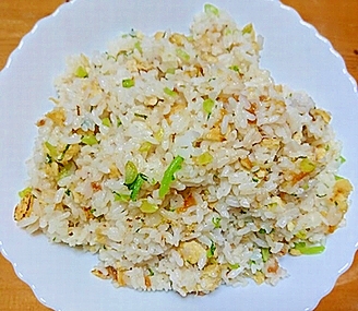 梅干しと油揚げと大根の葉のチャーハン レシピ 作り方 By ぴさきのマリちゃん 楽天レシピ