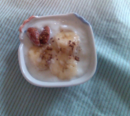 バナナとナッツのヨーグルト