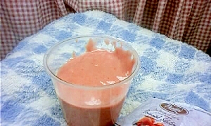 冷凍いちごと野菜のスムージー レシピ 作り方 By きゅんず3 楽天レシピ