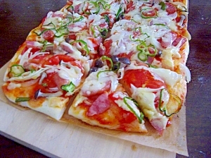 自家製のピザ