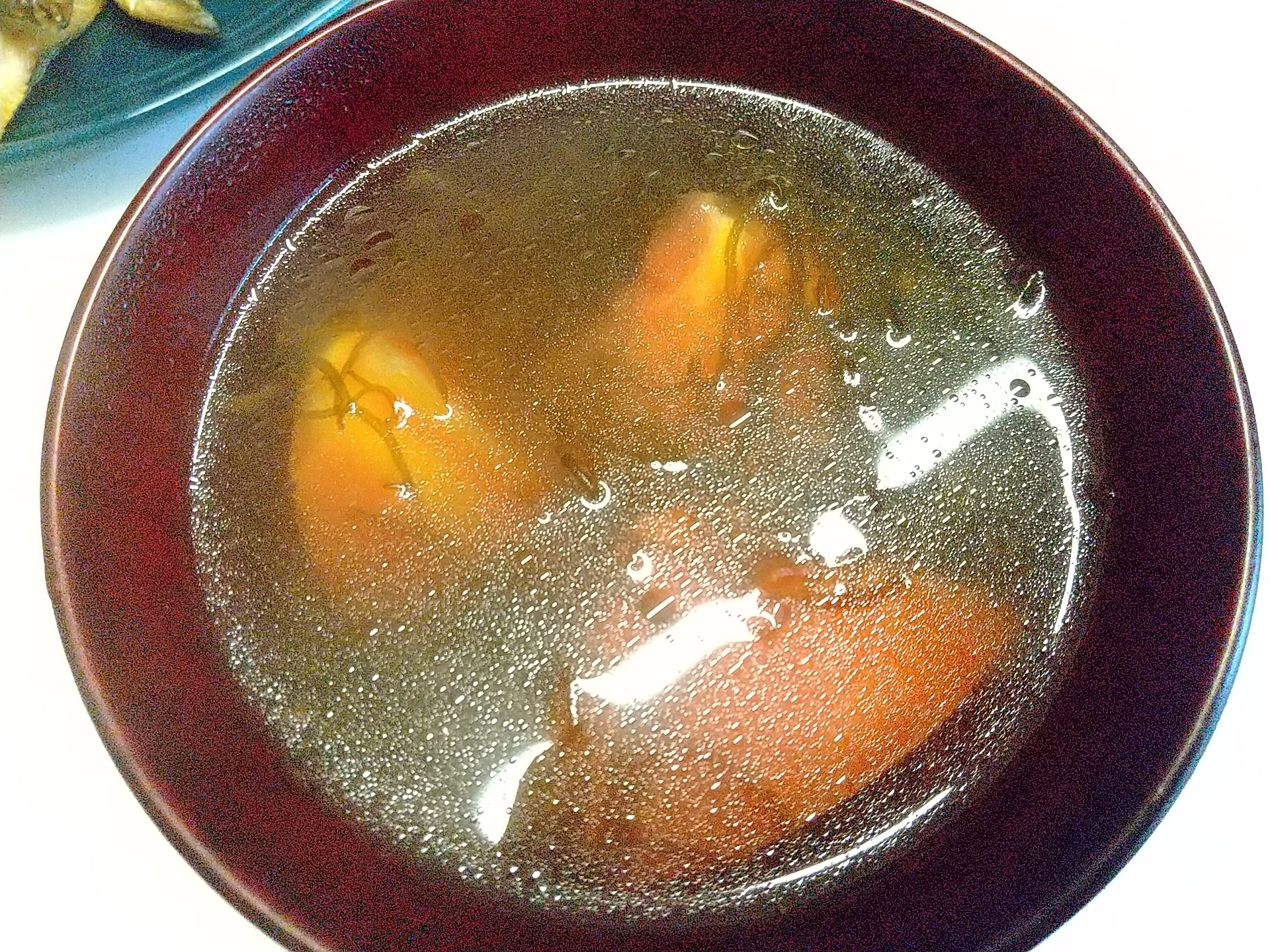 トマトともずくのコンソメスープ