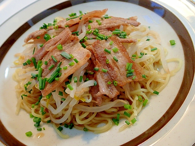 もやしと豚バラの冷やしラーメン♬