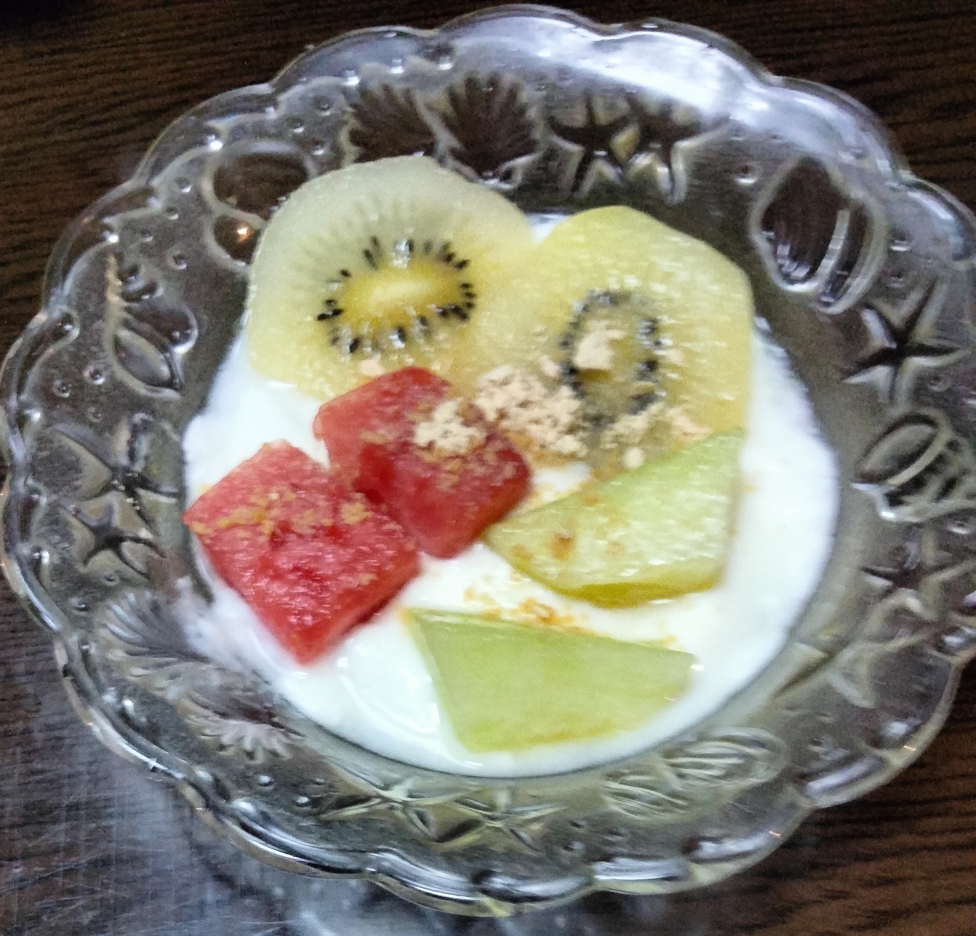 今日のヨーグルト♡キウイスイカメロンのせて