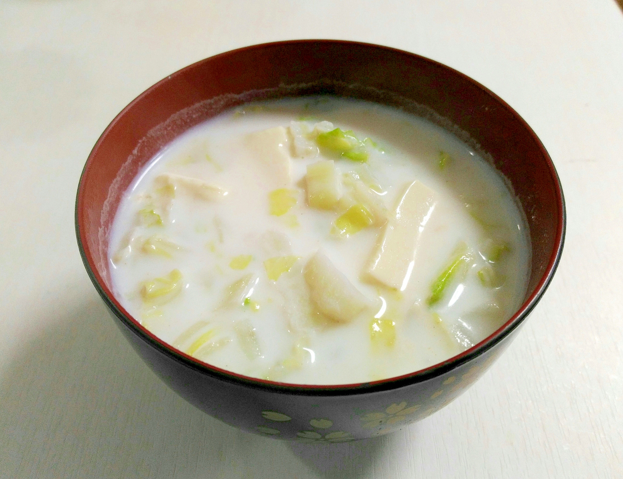 やさしい味わい☆豆腐と白菜の和風ミルクスープ