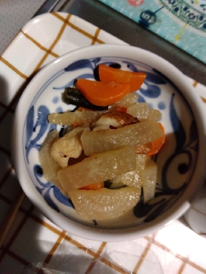 大根とにんじんと栃尾の油揚げの煮物
