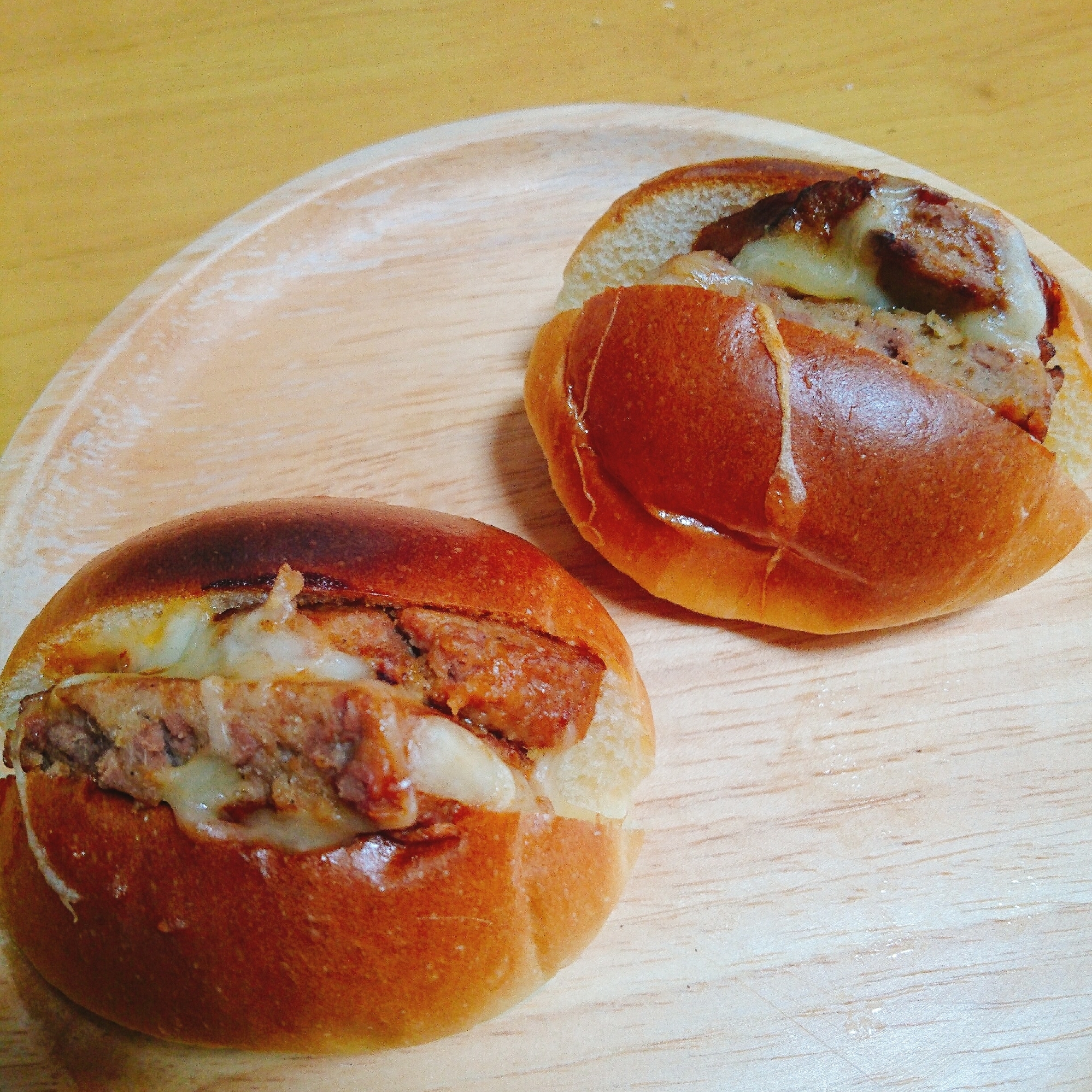 マルシンハンバーグとチーズのロールパンサンド レシピ 作り方 By やっすん 楽天レシピ マルシンハンバーグとチーズのロールパンサンド レシピ 作り方 By やっすん 楽天レシピ