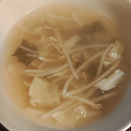 もやし・きゃべつ・わかめの味噌汁