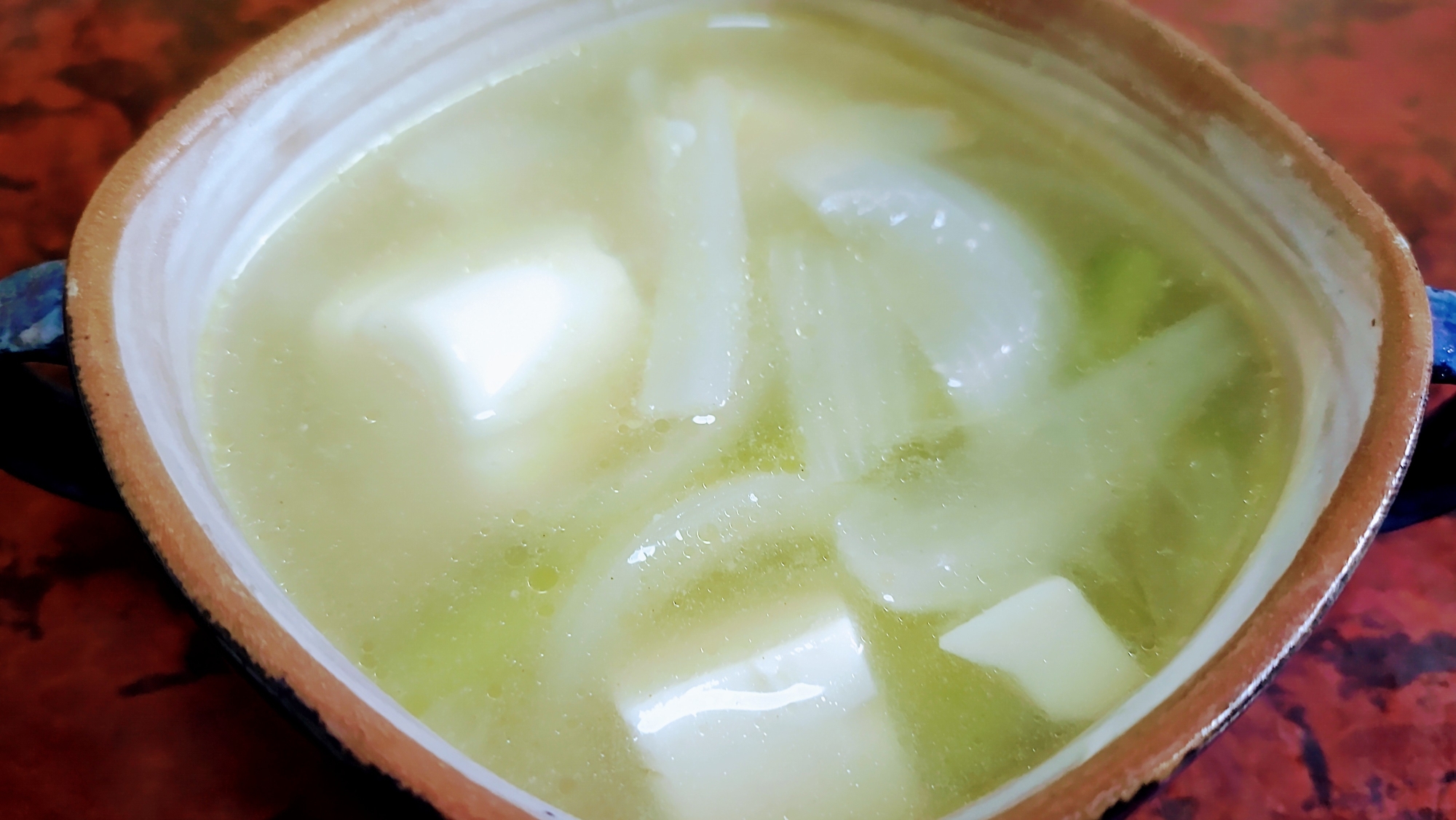 きゅうりと新玉ねぎと絹ごし豆腐の中華スープ