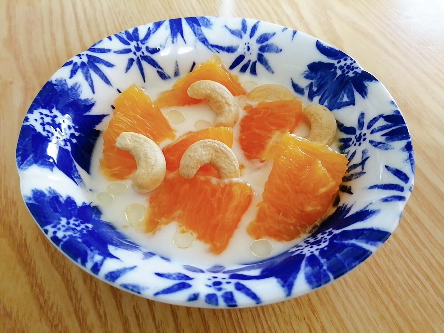 オレンジとカシューナッツの蜂蜜ヨーグルト