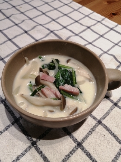 豆乳deほうれん草とベーコンのスープ