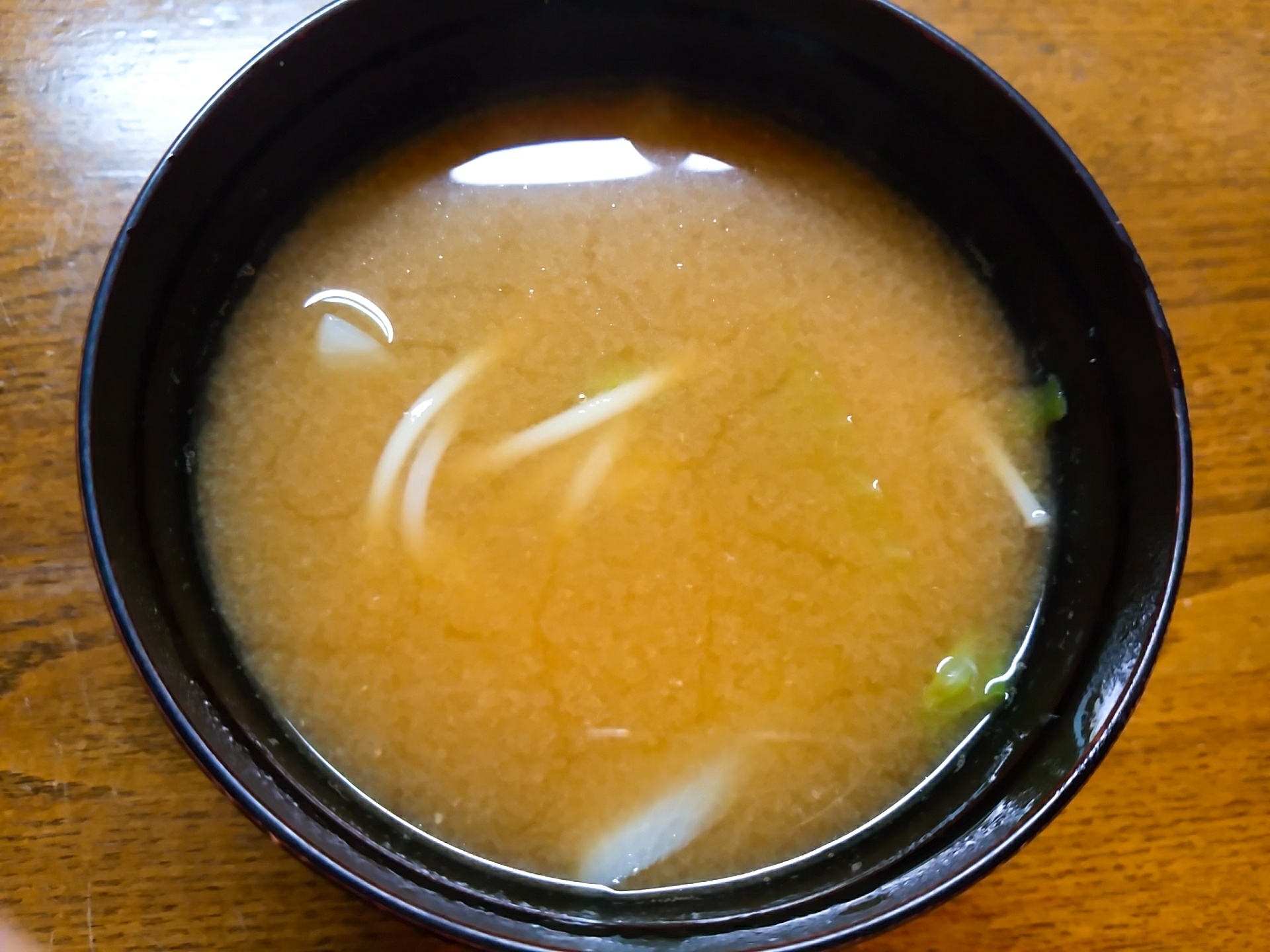 素麺とキャベツと玉葱の味噌汁