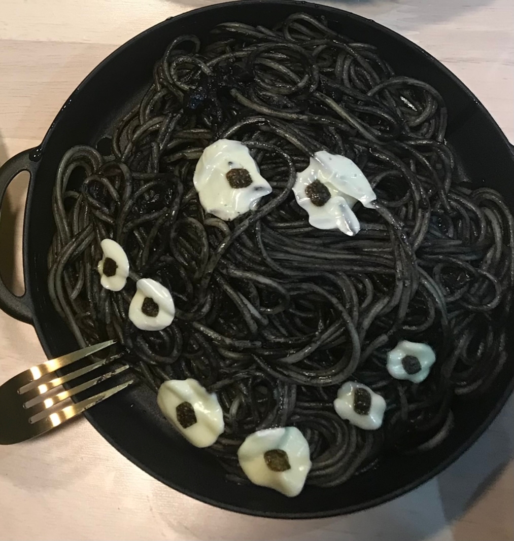 もじゃもじゃオバケのイカ墨スパゲティ ハロウィン レシピ 作り方 By Chamimetal 楽天レシピ
