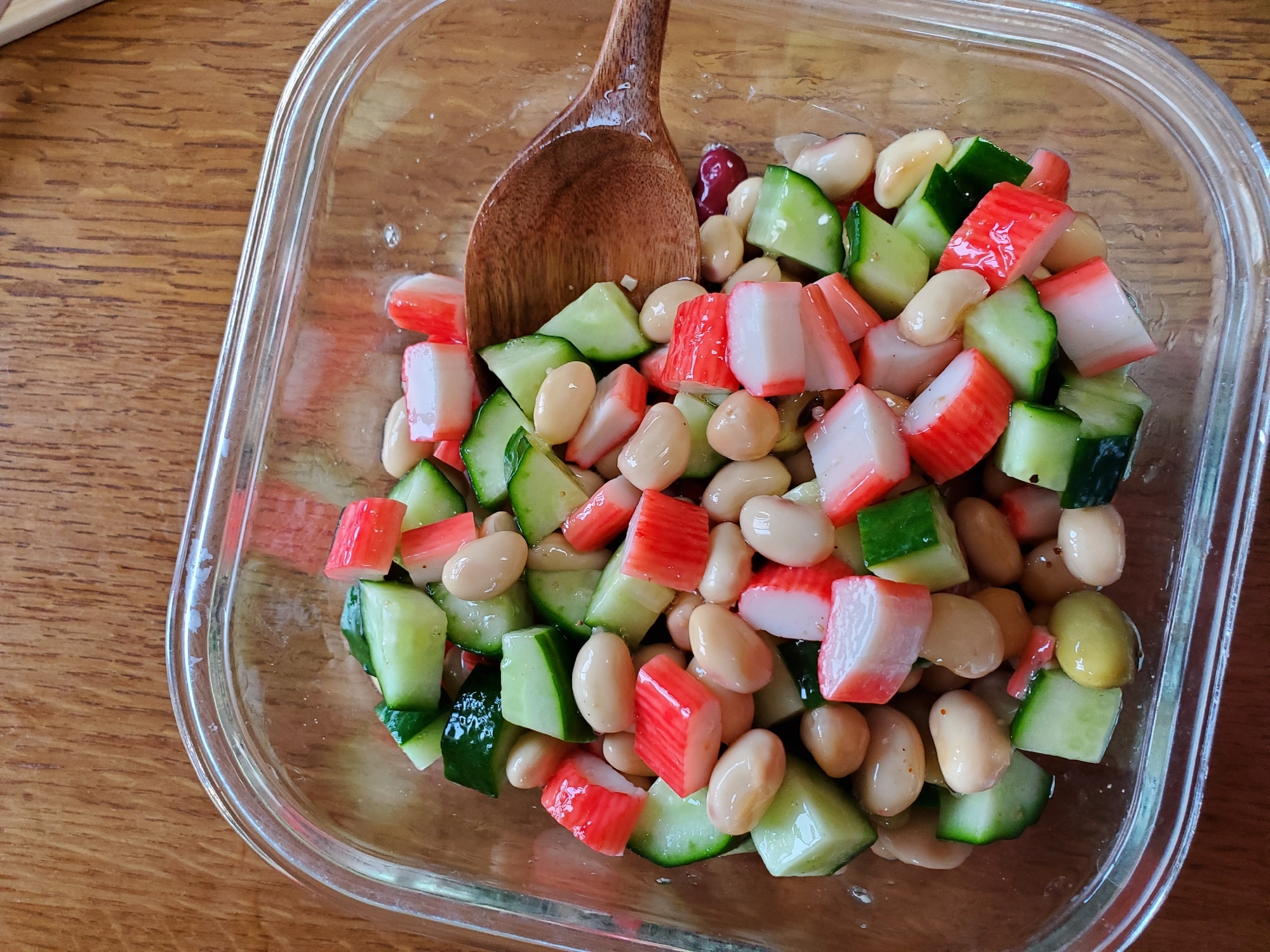 サラダ豆ときゅうり、カニカマのサラダ