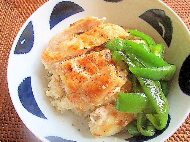 フライパンで簡単♪鶏むね肉の焼き鳥丼