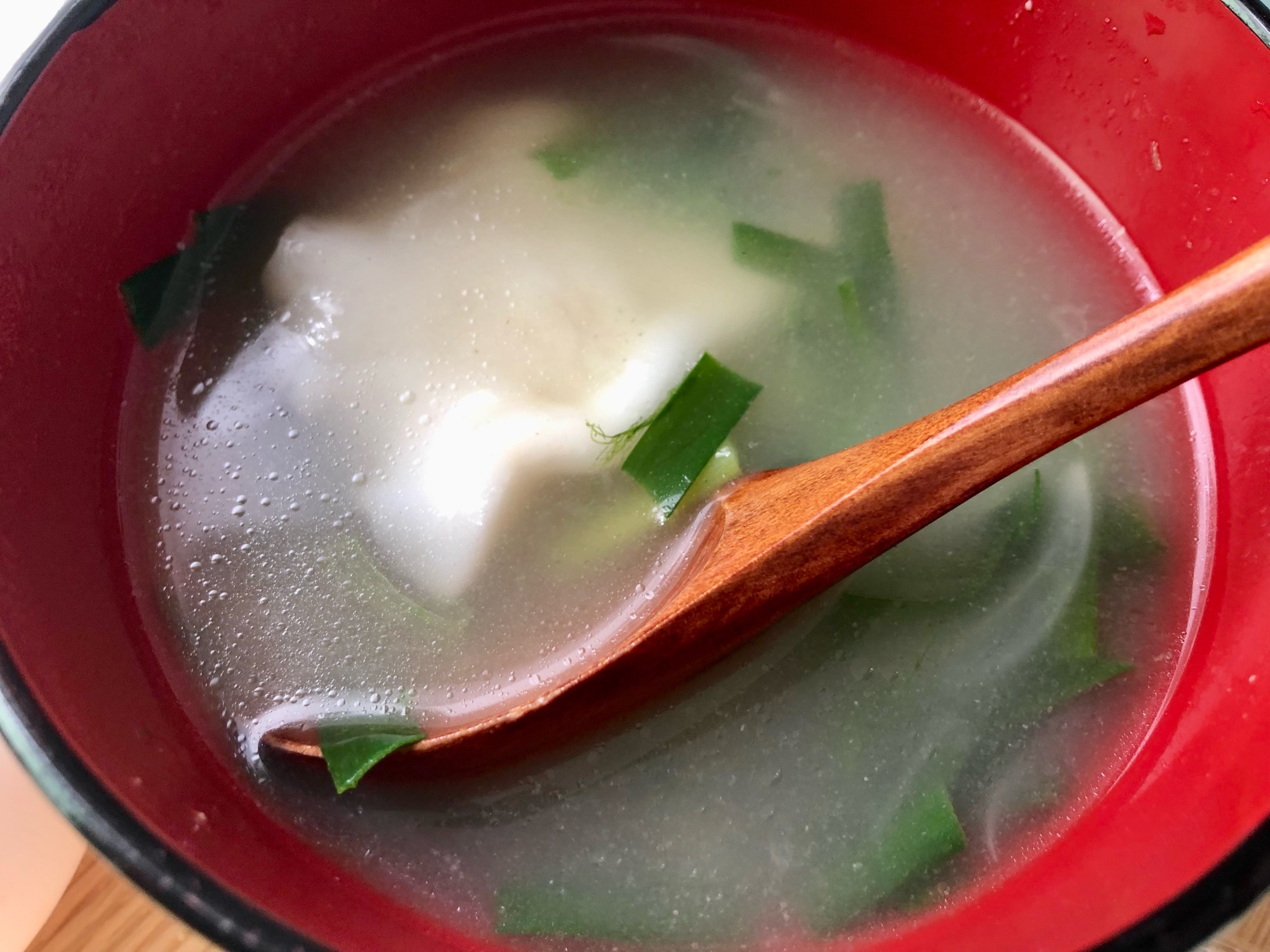 水餃子とニラの中華スープ