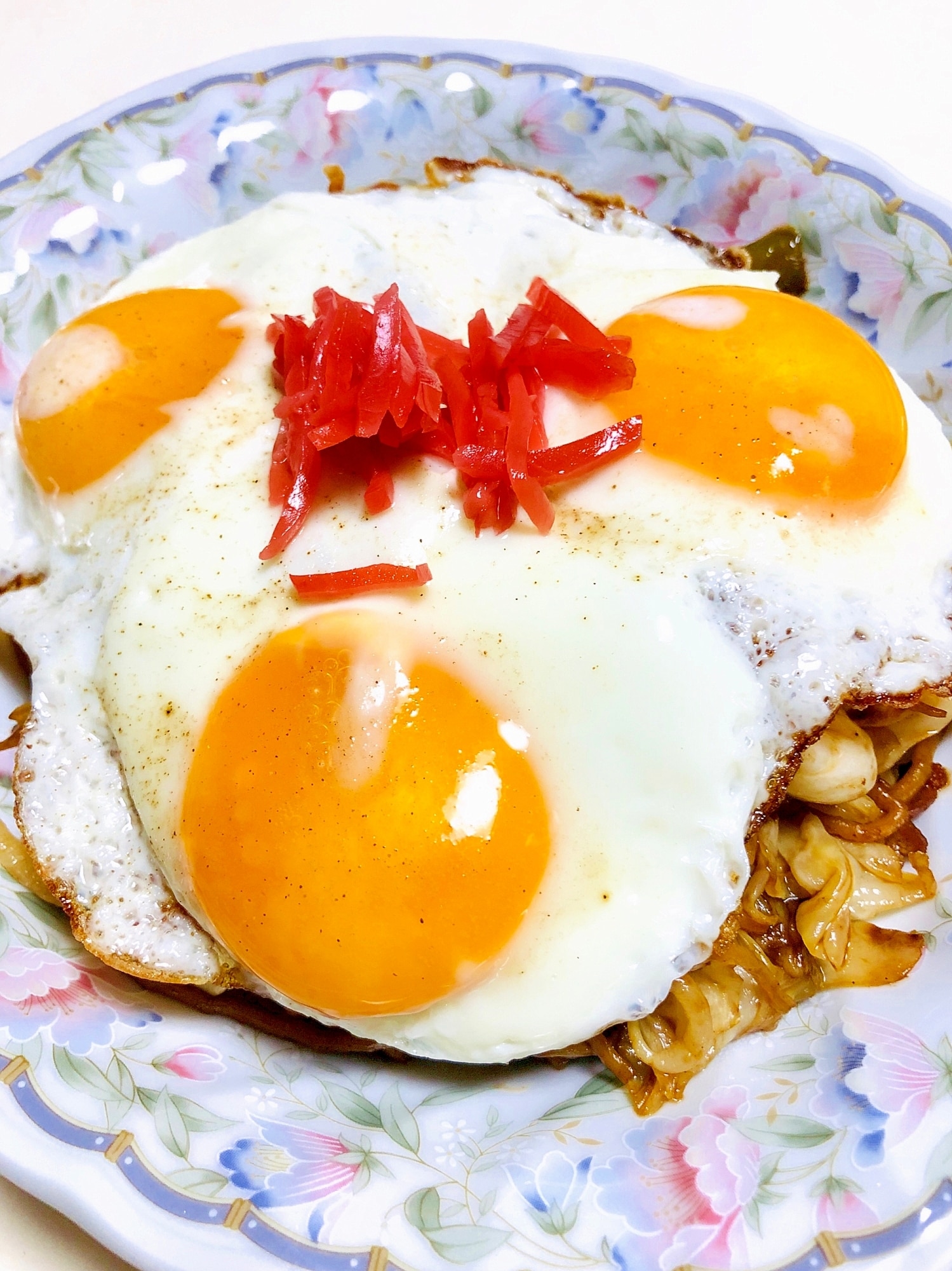 ソース焼きそば 目玉焼き乗せ！ レシピ・作り方 by hamupi-ti-zu