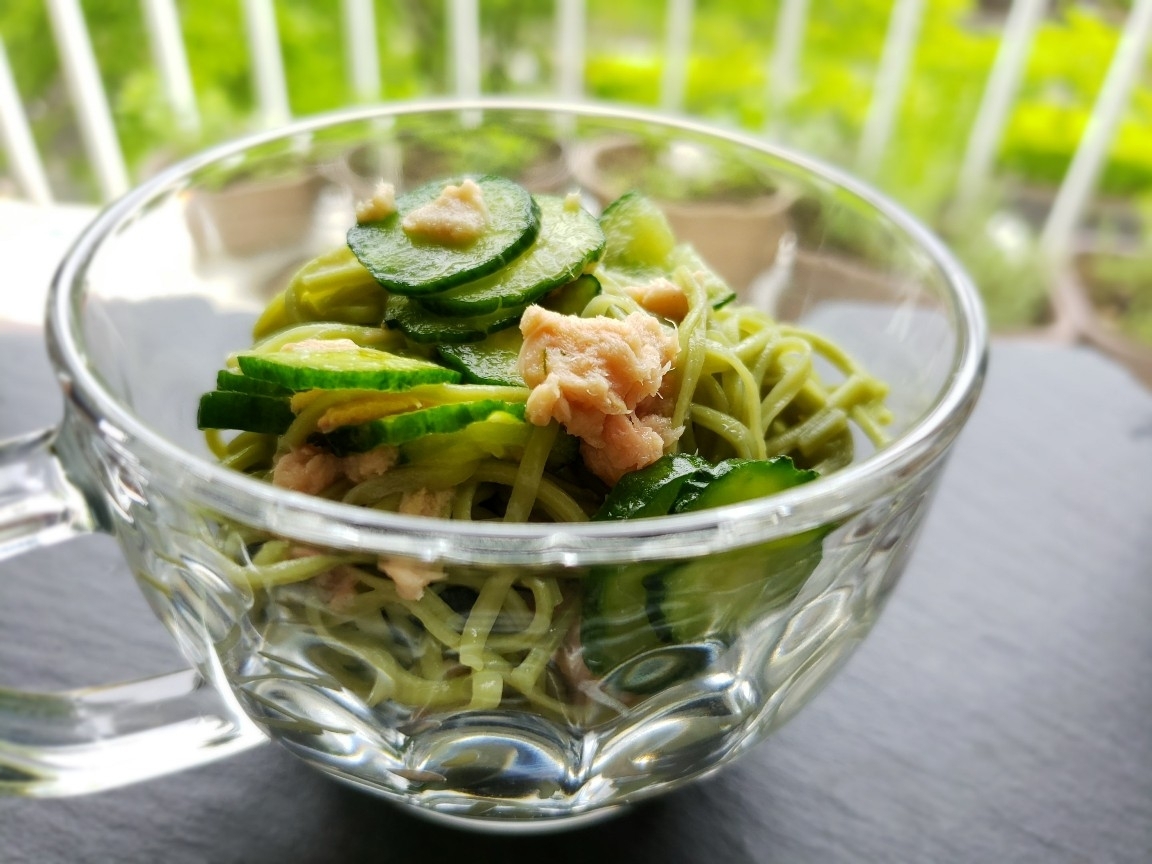 【独居自炊】抹茶そうめんのツナきゅうりサラダ