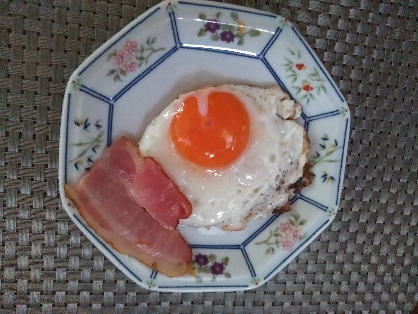 今日の朝食!アスパラベーコンと目玉焼き