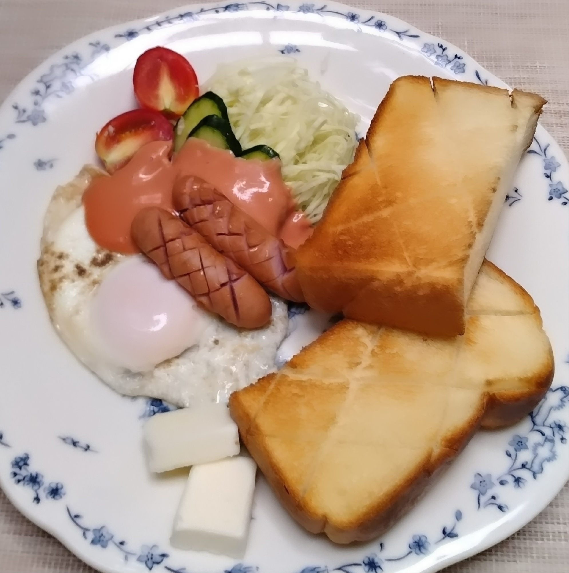 たっぷりバターの厚切りトースト!