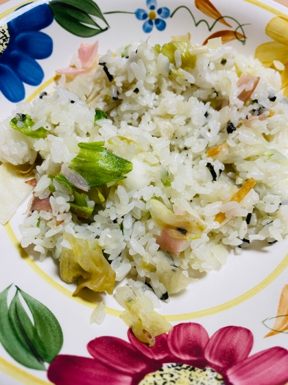 ハムと玉ねぎとレタスのお茶漬けの素味のチャーハン