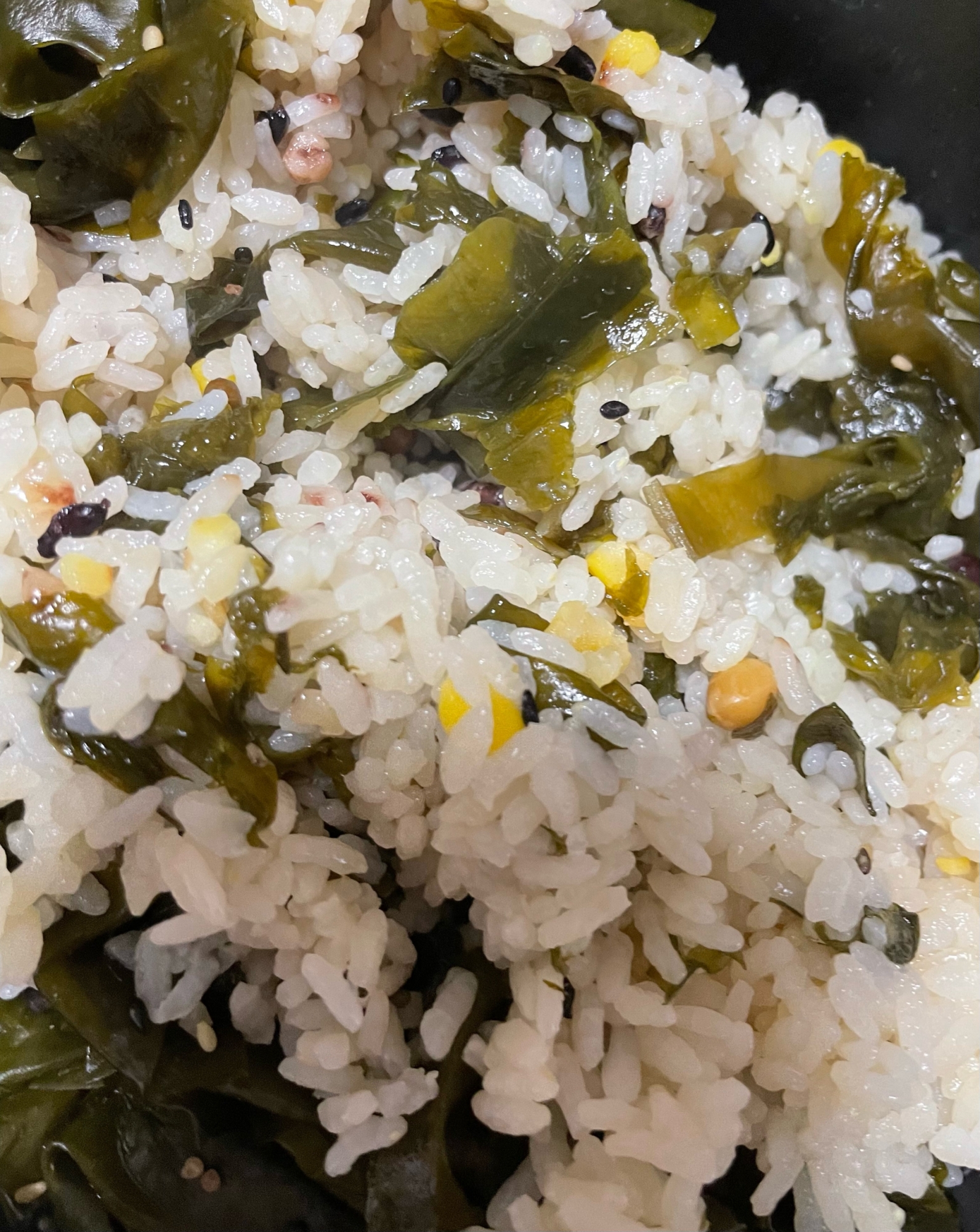 雑穀米入りわかめご飯