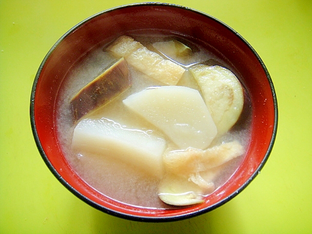 茄子とじゃがいも油揚げの味噌汁