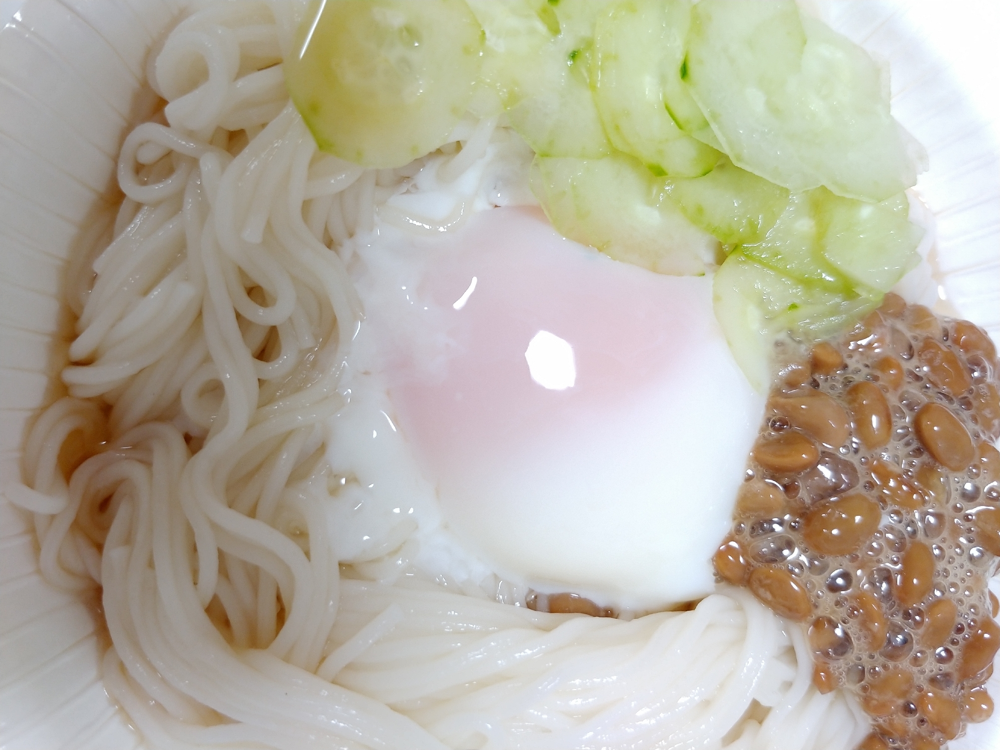 半熟たまごの　とろとろ冷やしそうめん♪