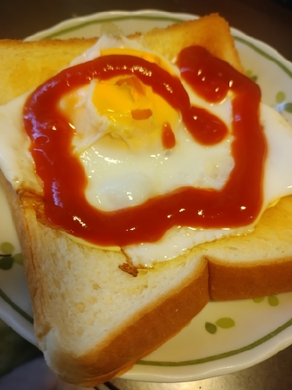 目玉焼きのせチーズトースト☆