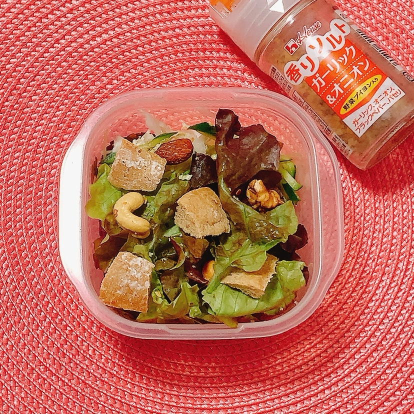 パンとナッツ♪サニーレタスサラダ✧˖°