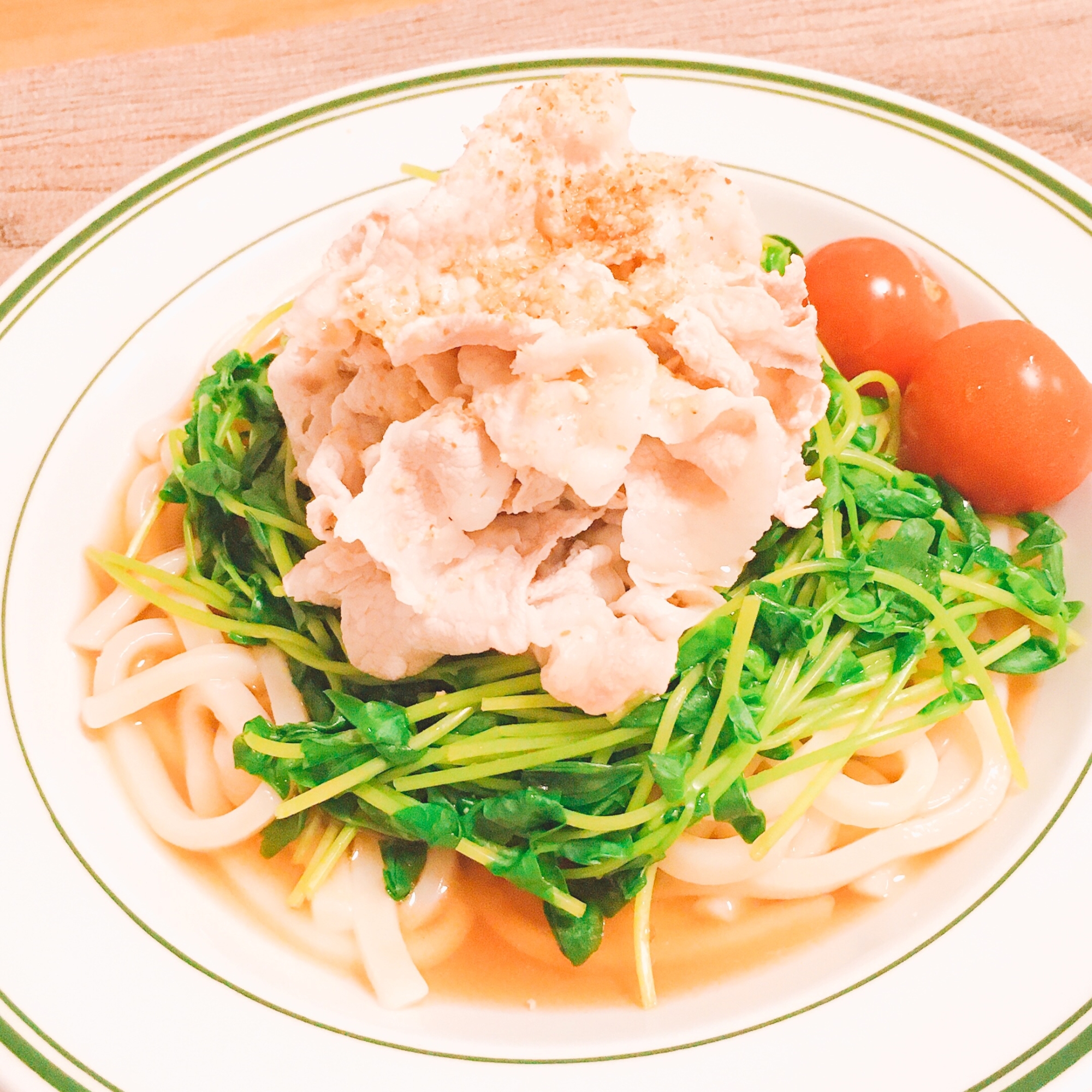 するする食べられる豆苗入り冷しゃぶうどん