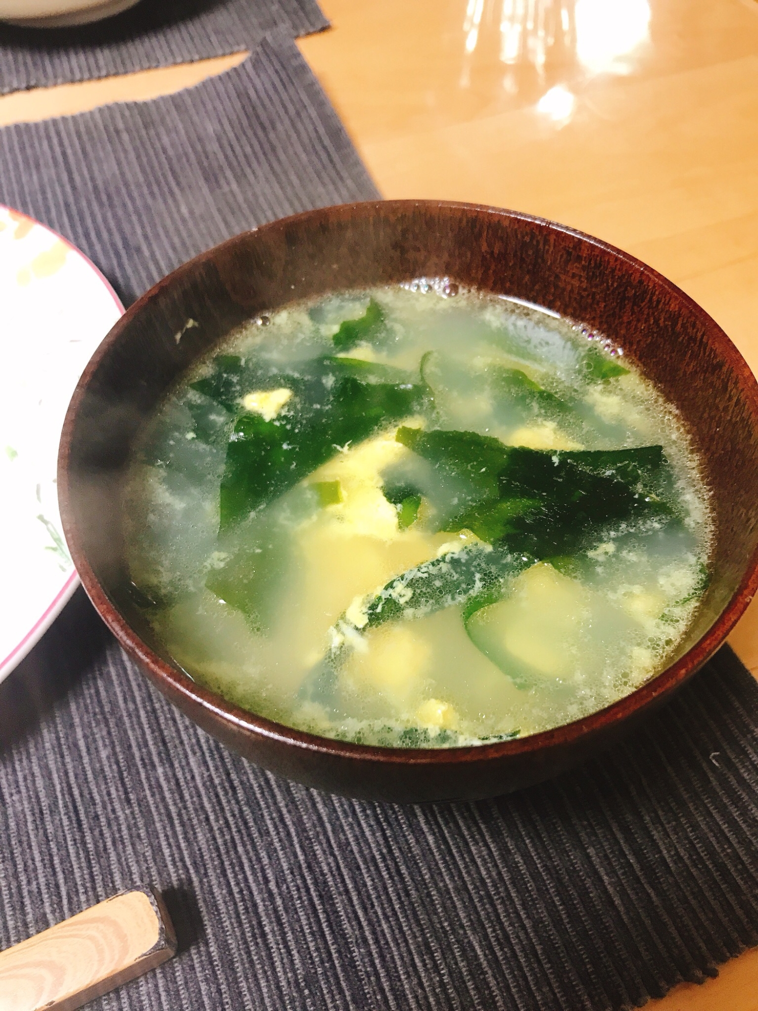 ごま油香る中華風ワカメスープ