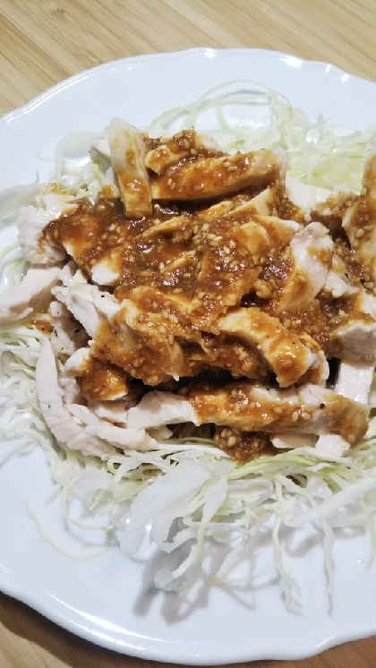 鶏胸肉とタレが合っていておいしかったです(^^)
胸肉特有ののパサパサ感も感じず、ご飯がすすみました。