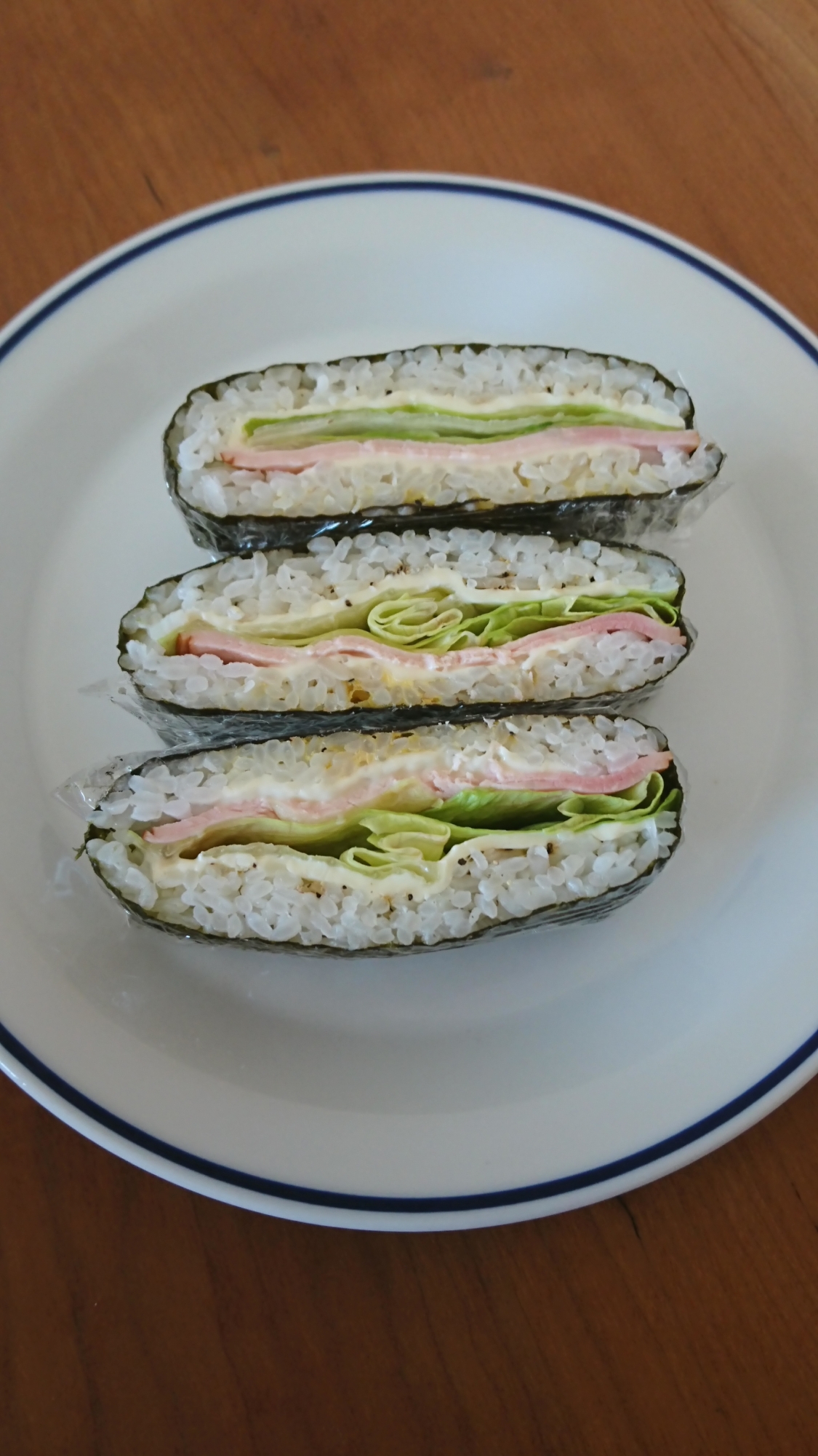 今さらですが ハムチーズレタスのおにぎらず