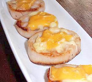 レンコンのカナッペ風２種のチーズ焼き
