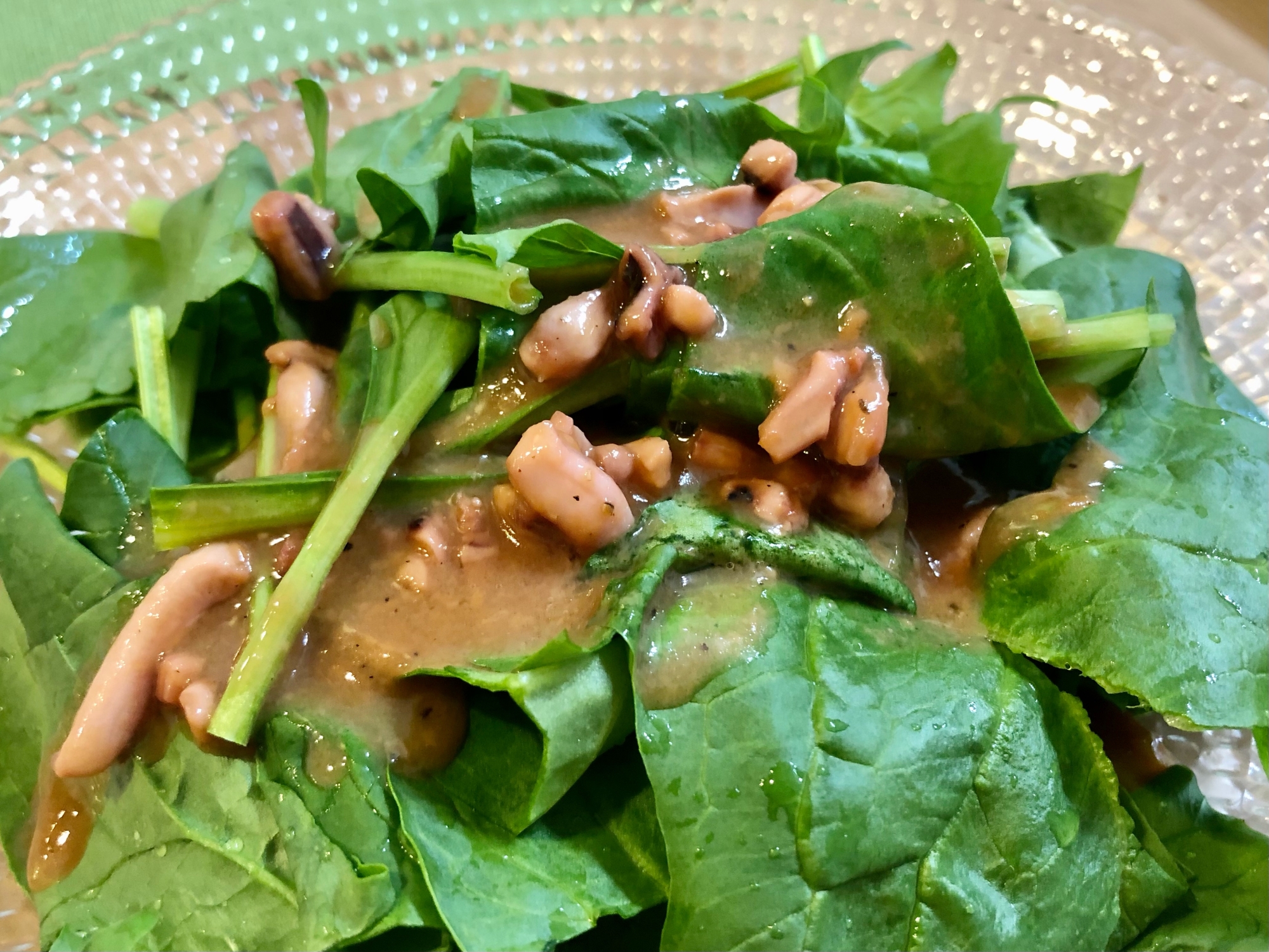 簡単副菜♫塩辛ソースで食べる生ほうれん草サラダ