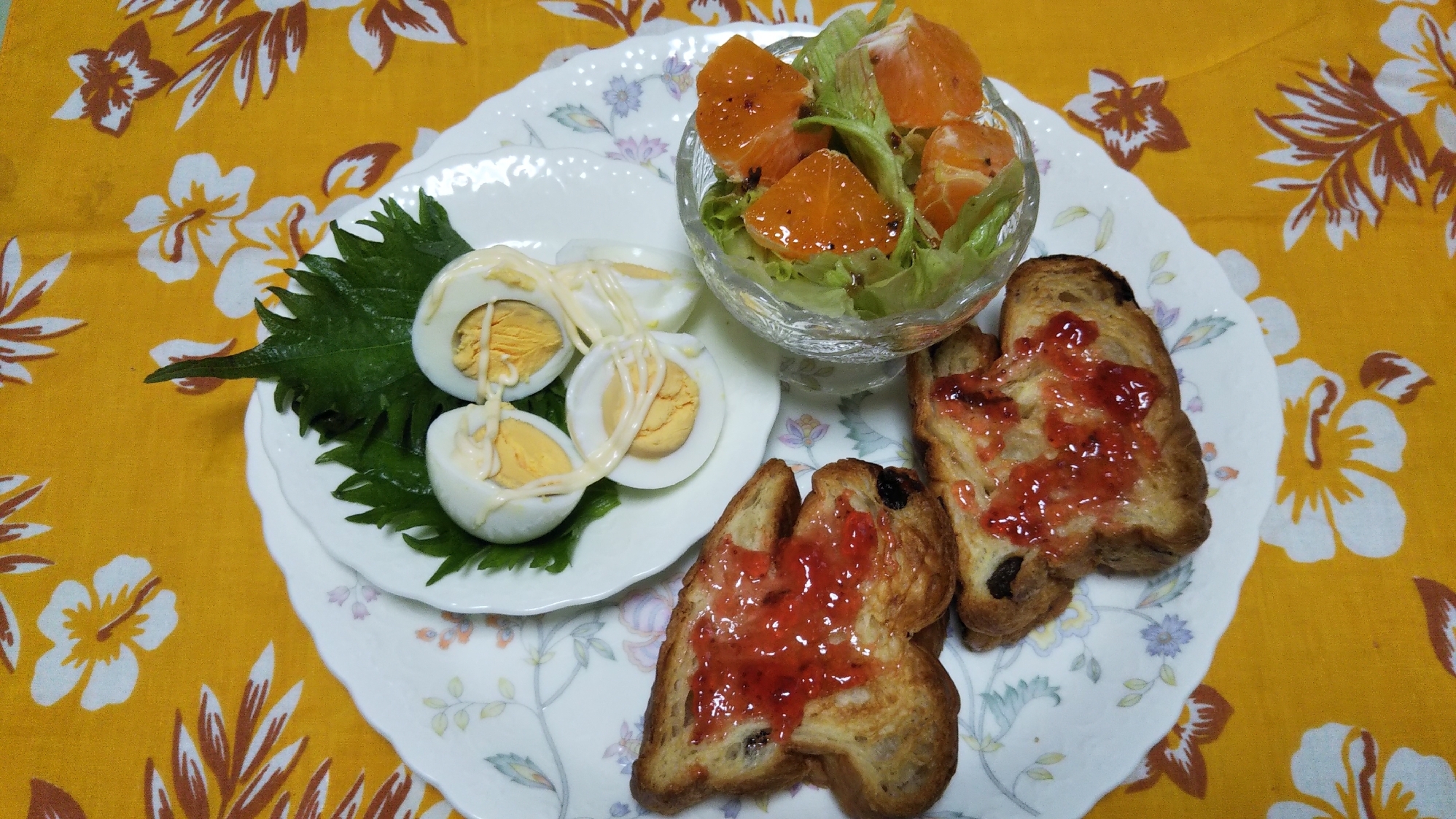 デニッシュトーストと茹で卵とミカンサラダ☆